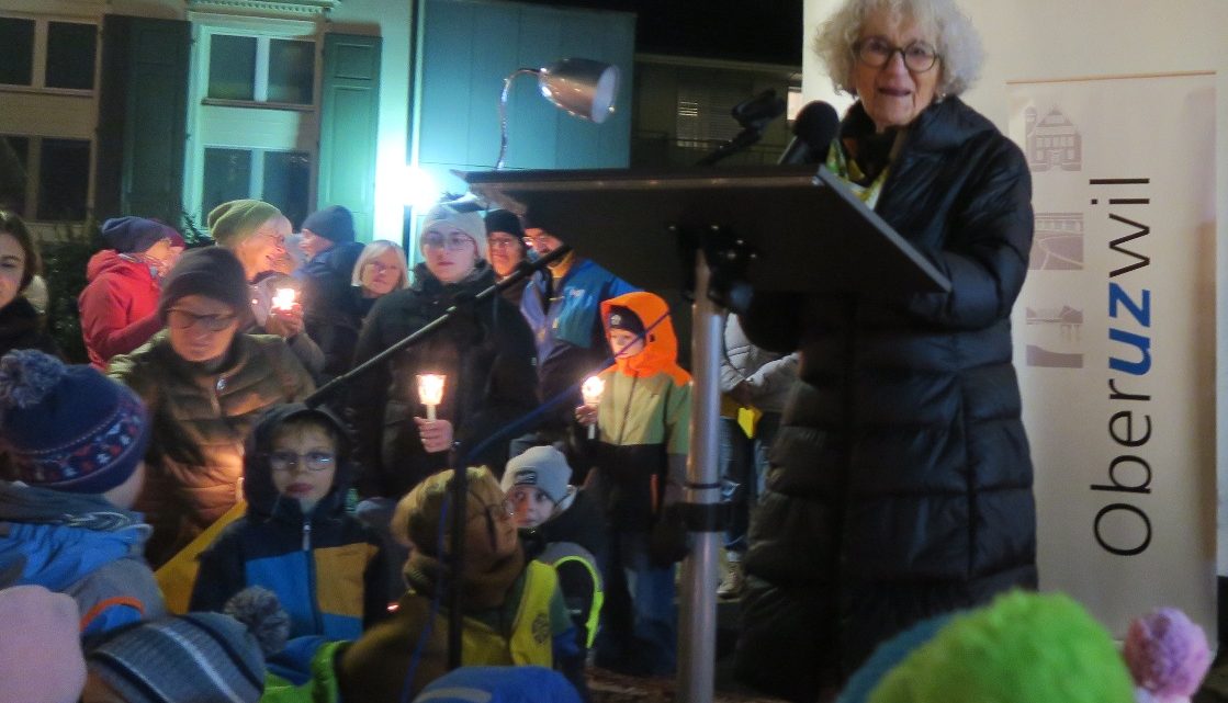 Weihnachtssingen auf dem Dorfplatz Oberuzwil 2024